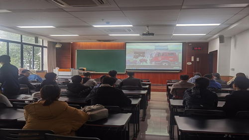 筑牢安全防線 激發(fā)創(chuàng)新活力——微電子與通信工程學(xué)院本科生開展消防安全知識學(xué)習(xí)與通訊工程技術(shù)研發(fā)服務(wù)活動(dòng)